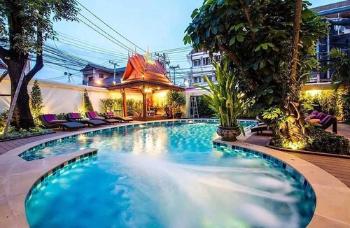 Old City House | Lanna Junior Escape | King Bed & Relaxing Spa Bath