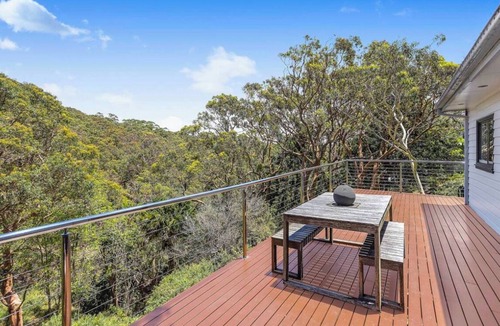 Bundeena House | Large architect designed home directly overlooking the Royal National Park