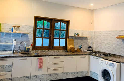 Khao Takiab House | Large Family Friendly Beach Front House