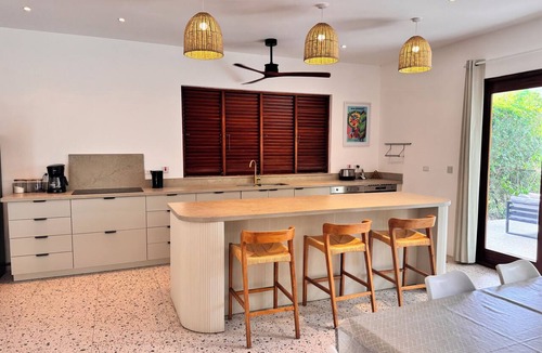 Durants Villa | Large modern villa with pool on West Coast near beach & restaurants w/parking.
