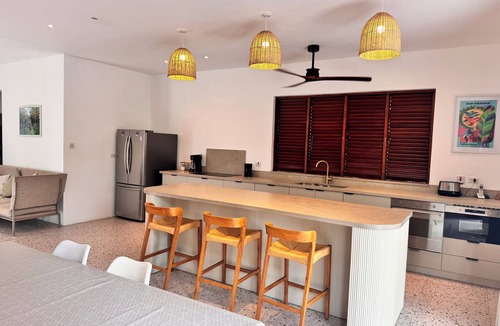 Durants Villa | Large modern villa with pool on West Coast near beach & restaurants w/parking.