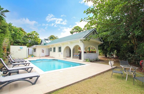 Sunset Crest House | Large pool, gardens and close to beach - Aqua Bliss