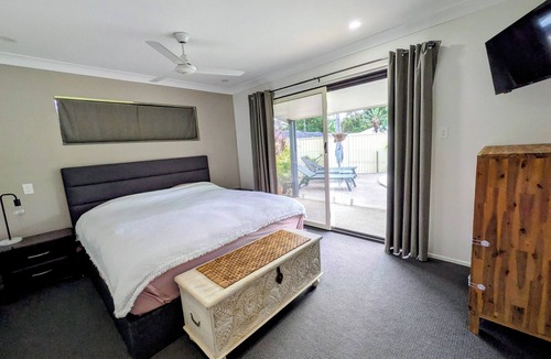 Kuluin House | Large sunshine coast home - pool/games room/4bed
