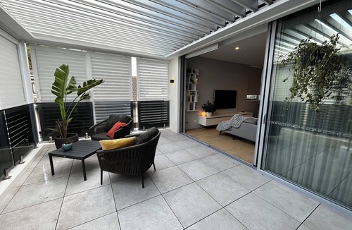 North Bondi Apartment | Large Top floor Penthouse Apartment with Private Elevator access from U/G Garage