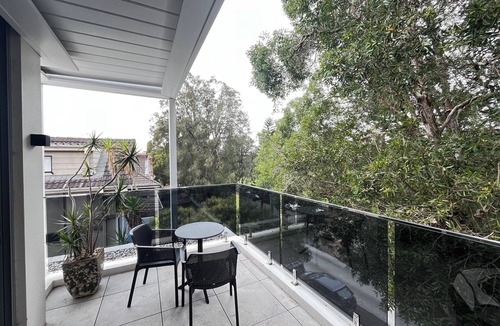 North Bondi Apartment | Large Top floor Penthouse Apartment with Private Elevator access from U/G Garage
