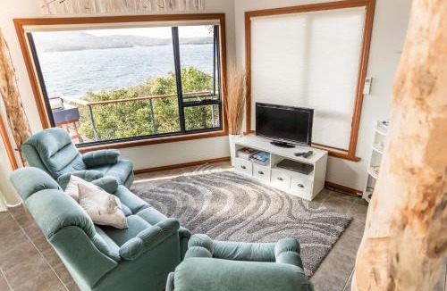White Beach House | Larus Waterfront Cottage