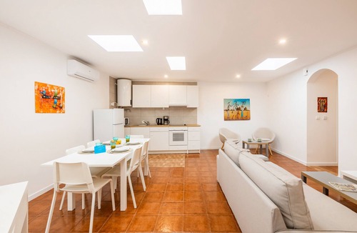 Madalena Apartment | LAUGH OFTEN ☀ Beach Guest Home with Pool
