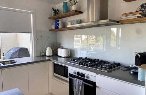 Bawley Point House | Lavish Home 4mins to the beach Pet- Friendly House