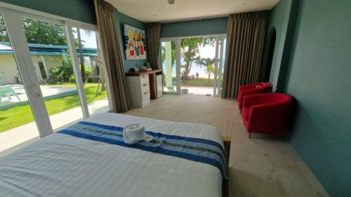 Khanom Resort | Le Petit Saint Tropez Beach Resort Khanom