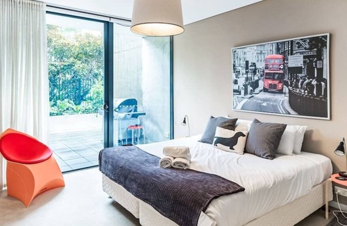 Camperdown House | Leafy Inner City Apartment - Camperdown