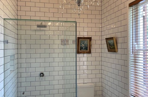 Leconfield Bed & Breakfast | Leconfield House heritage luxury hotels, views of the Hunter Valley, built 1872