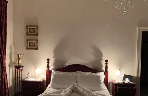 Leconfield Bed & Breakfast | Leconfield House heritage luxury hotels, views of the Hunter Valley, built 1872