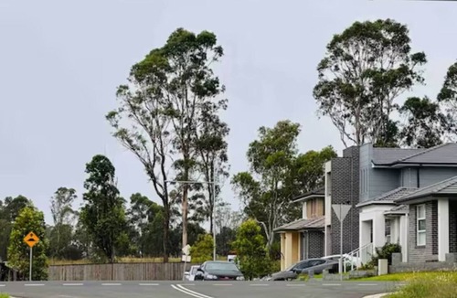 Leppington House | Leppington Two-Level 4Br near Village & Woolworthsn