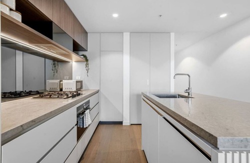 Brisbane Central Business District Apartment | Level 43 Sweeping Skyline | Luxury Designer 1BR