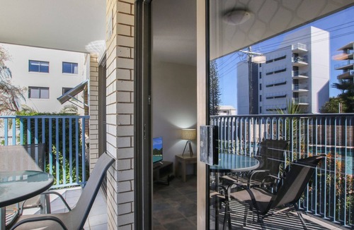 Kings Beach Apartment | Levuka Unit 2, 14 Moreton Pde. Kings Beach