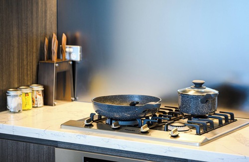 Lidcombe Apartment | Lidcombe Chic 1-bedroom with AC and WiFi in fantastic location