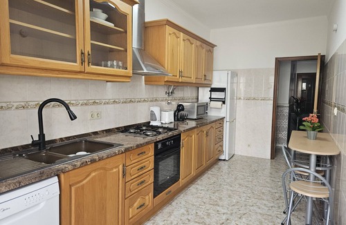 Cova da Piedade Apartment | Light Spacious Almada Apartment