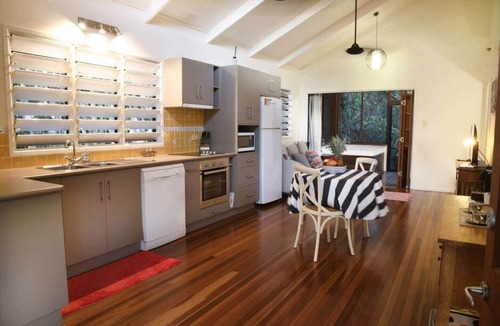Mission Beach House | Lillypads Red Cottage - Rainforest Tranquility