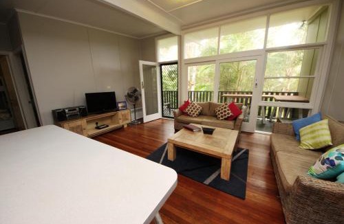 Arakoon House | Little Bay Cottage - 8 East Street South West R