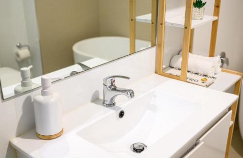 Warwick Farm Apartment | Liverpool 2Br 6ppl near Train Shopping Hospital