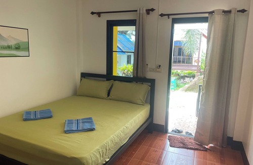 Bai Lan Hotel | Lonely Beach Pool Resort