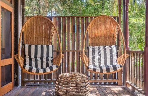 Belongil House | Longhouse - spacious 4 BR Belongil Beach retreat