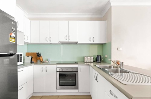 Coogee Apartment | Lovely 2-Bed with Balcony