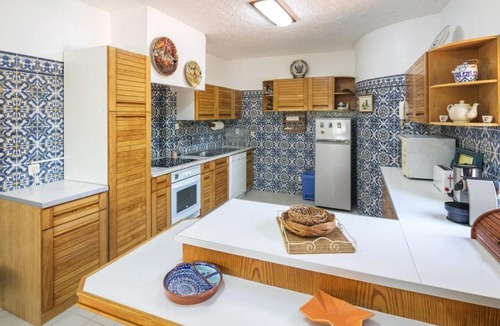Caramujeira Villa | lovely 4 bedroom country villa AC and private pool yet just 800m from the nearest beach