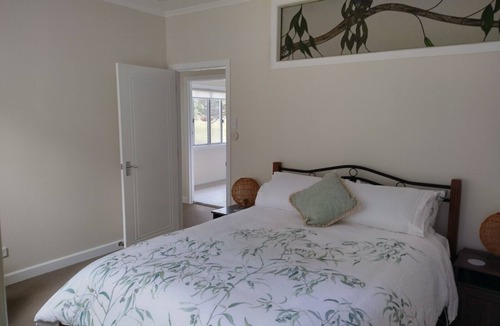 Dalveen House | Lovely Farm Stay in the Northern Granite Belt. 8 Minutes From Wineries