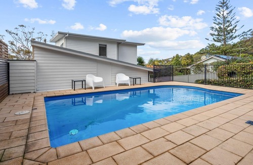 Silverwater House | Luminara Lago Waterfront Villa One at Silverwater