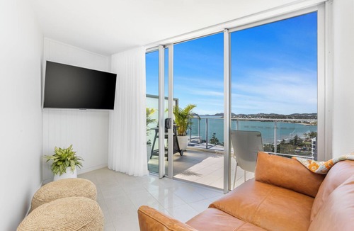 Yeppoon Apartment | 'Luxe at Oshen' - Top floor 1 bedroom stylish apartment in the heart of Yeppoon.