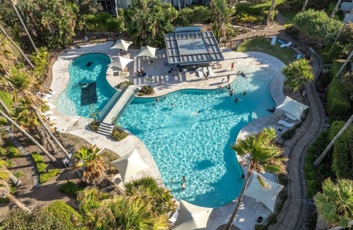 Magenta Shores House | Luxe Beachfront 4BRM, Mega Terrace & Resort Pools