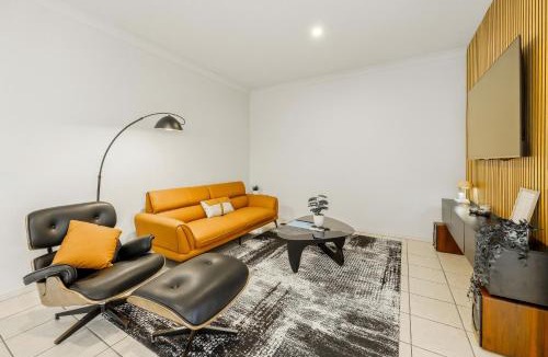 North Lakes House | Luxe Casa North Lakes - Luxury 4BR Residence