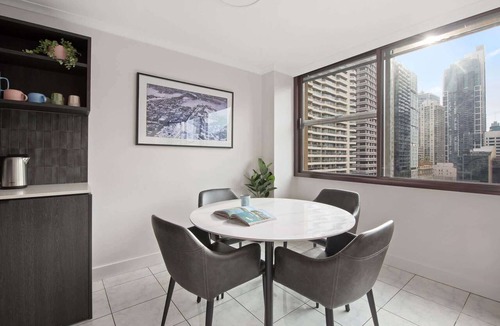 Darlinghurst Apartment | Luxe CBD Apt | Hyde Park Views + Pool & Gym & Spa
