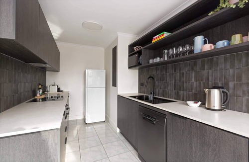 Darlinghurst Apartment | Luxe CBD Apt | Hyde Park Views + Pool & Gym & Spa