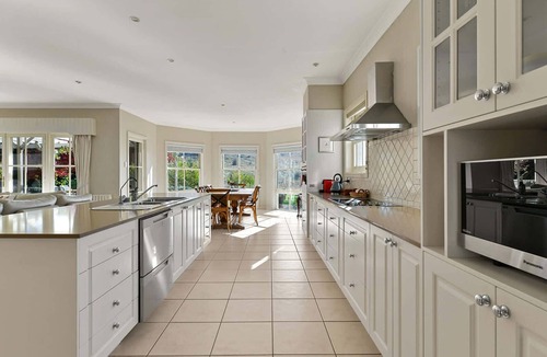 Byng House | Luxe Countryside Home - Amazing Views, Sleeps 6