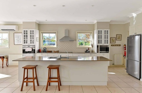 Byng House | Luxe Countryside Home - Amazing Views, Sleeps 6