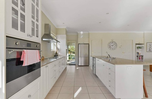 Byng House | Luxe Countryside Home - Amazing Views, Sleeps 6