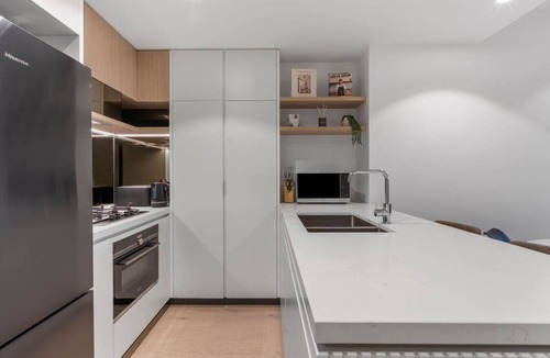 Brisbane Central Business District Apartment | Luxurious 2 Bed Apartment with Pool, Sauna and Gym