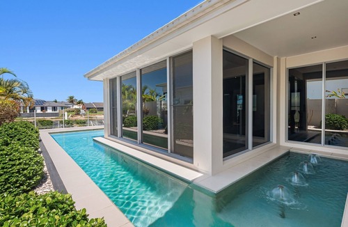 Mooloolaba House | Luxurious 4 bedroom waterfront home pet friendly near Ocean
