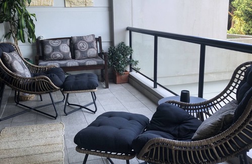 Bondi Beach Apartment | Luxurious beachside apartmnt with private terrace & parking; sunny garden & pool