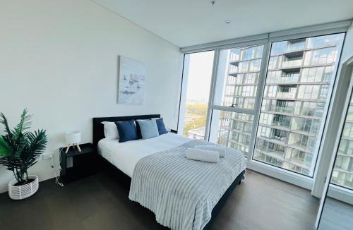 Lidcombe Apartment | Luxurious City View at Sydney Olympic Park