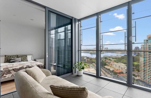 Barangaroo Apartment | Luxury 1BR Iconic Harbour Views in Barangaroo