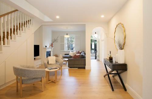 Darlinghurst House | Luxury 3BR home w rooftop garden BBQ near CBD