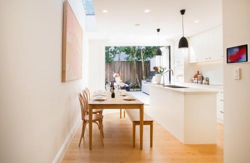 Darlinghurst House | Luxury 3BR home w rooftop garden BBQ near CBD