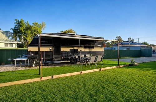 Port Macquarie House | Luxury Caravan on Hastings River-Pet Friendly