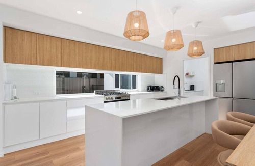 Banksia Beach Apartment | Luxury Kangaroo View