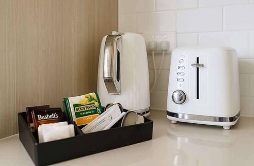 Robina Apartment | Luxury Lakeview 3BR Escape