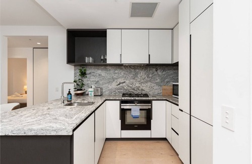 Melbourne Central Business District Apartment | Luxury Ritz 2B2B w/Pool & Gym&Sauna
