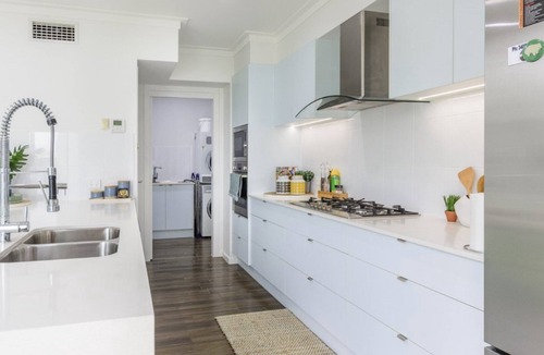 Banksia Beach House | Luxury & Style on the Canal